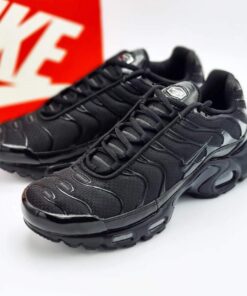 Nike tn black