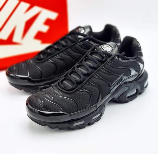 Nike tn black
