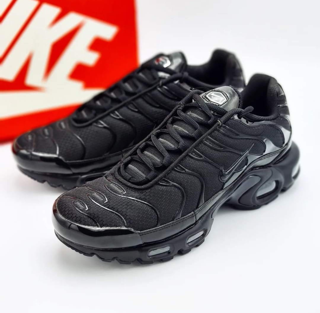 Nike tn black